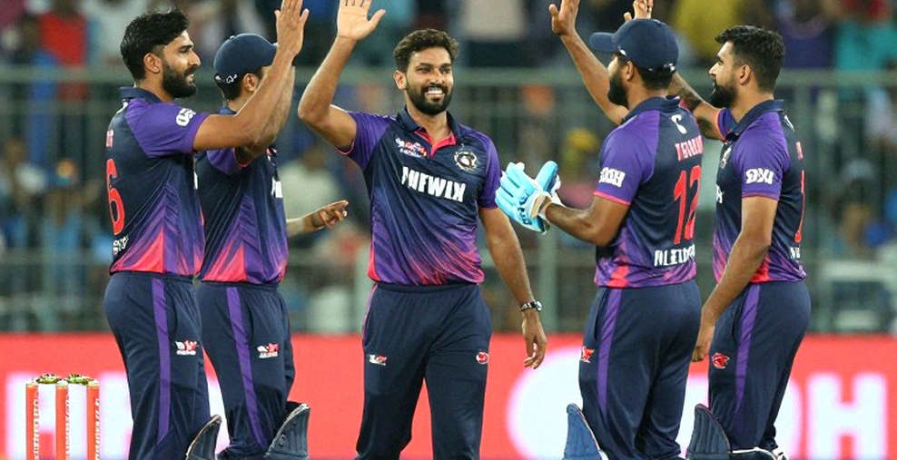 শাফালি ভার্মার শাস্তি: দ্বাদশ ওভারের ফেলে দেওয়া ক্যাচ আর মিডল ওভার্সের নীরব হিসাব