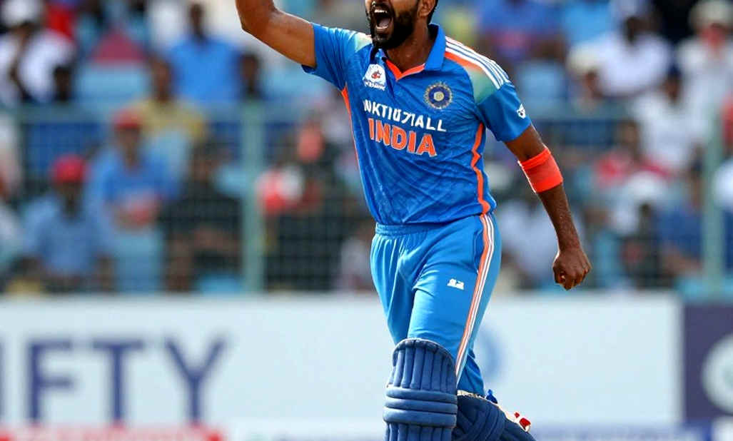 বামহাতি নতুন বলে যে শিক্ষা দিতে পারেন ভাস: দিল্লি ক্যাপিটালসের তারকা কোচিং কক্ষের ভেতরের হিসাব